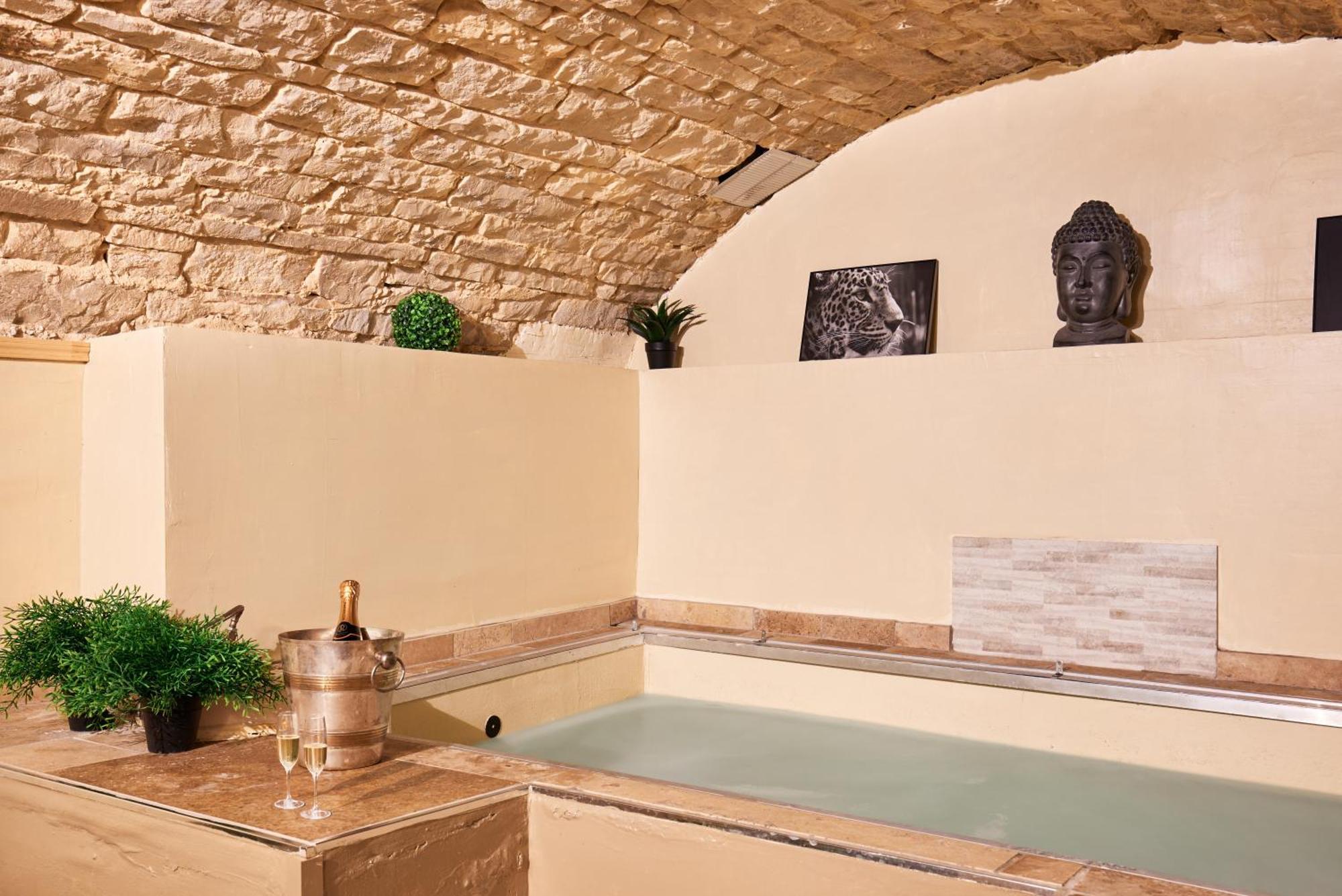 Suite Lovespa Coligny Екстериор снимка